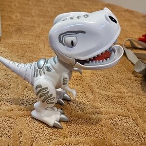 Zoomer Chomplingz White Robotic Dinosaur Toy